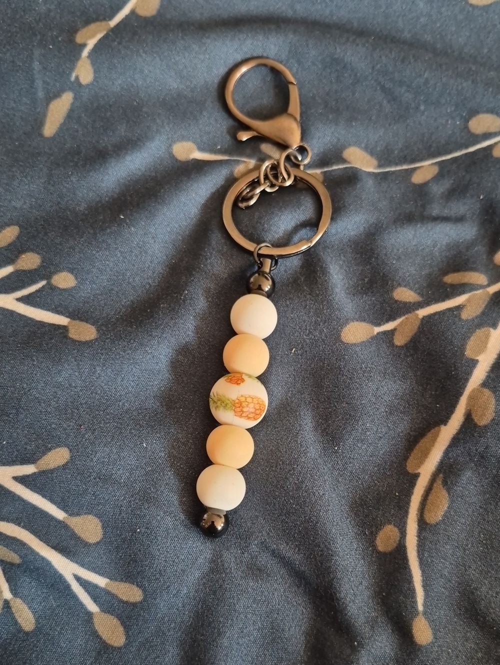 Beaded Pineapple Charm Keychain - Cream and Peach